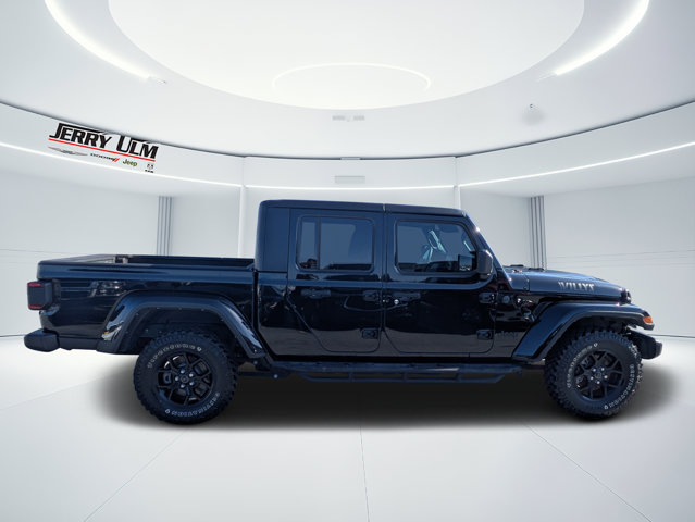 Used 2024 Jeep Gladiator - photo 2