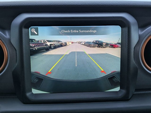 Used 2023 Jeep Gladiator - photo 2
