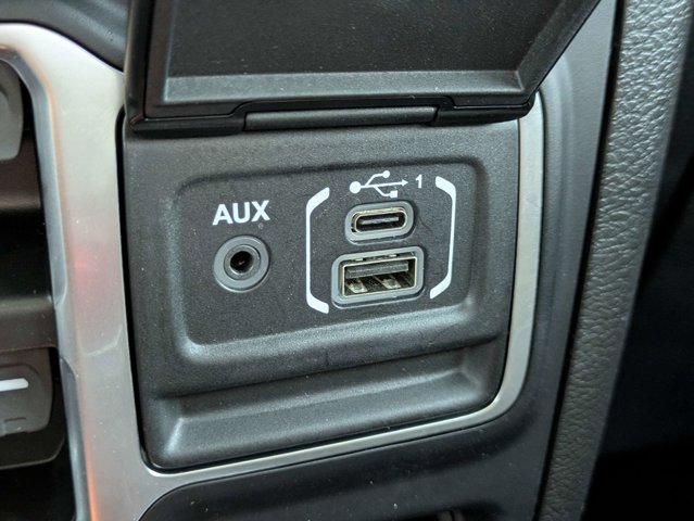 Used 2023 Jeep Gladiator - photo 5