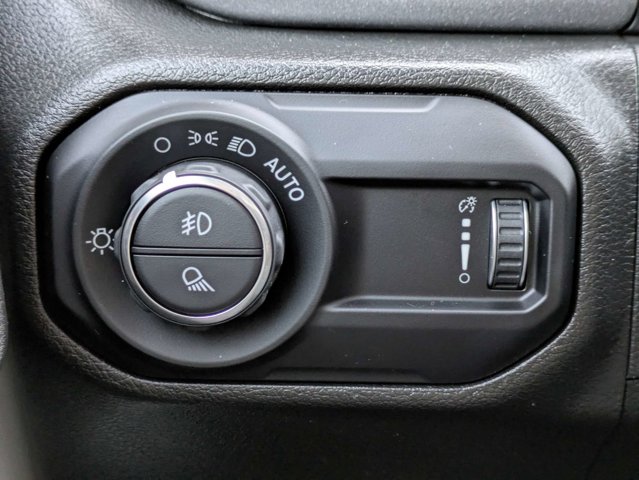 Used 2023 Jeep Gladiator - photo 8