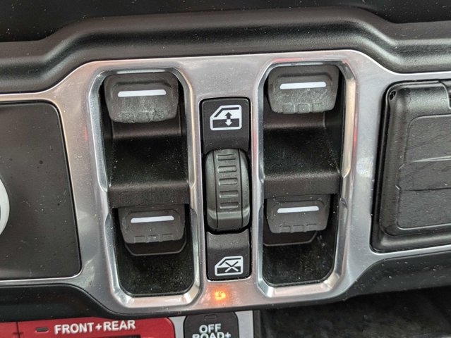 Used 2023 Jeep Gladiator - photo 5
