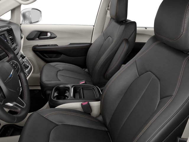 Used 2017 Chrysler Pacifica Minivan - photo 12