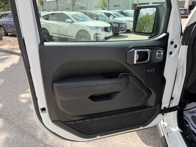 Used 2025 Jeep Gladiator - photo 15