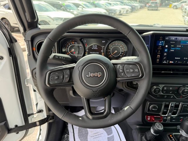 Used 2025 Jeep Gladiator - photo 19