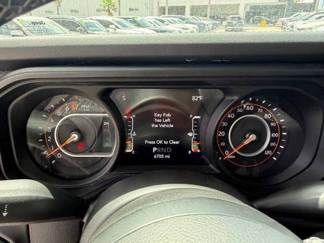 Used 2025 Jeep Gladiator - photo 22