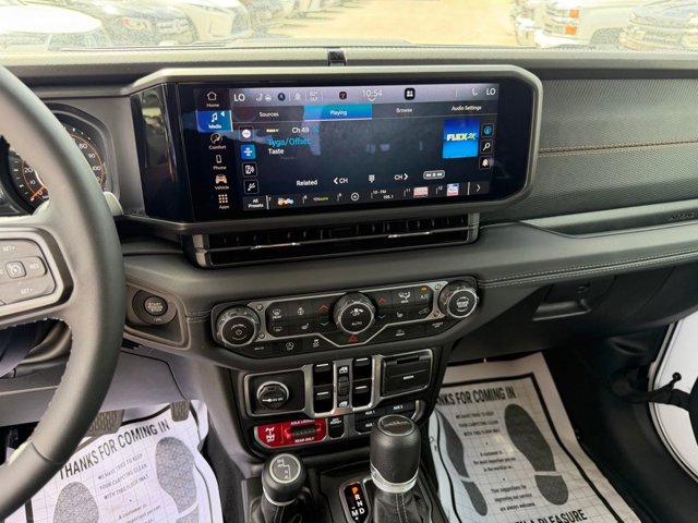 Used 2025 Jeep Gladiator - photo 23