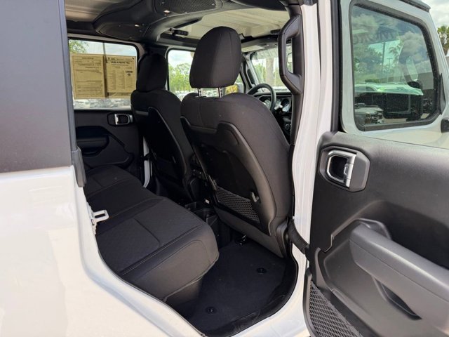 Used 2025 Jeep Gladiator - photo 32