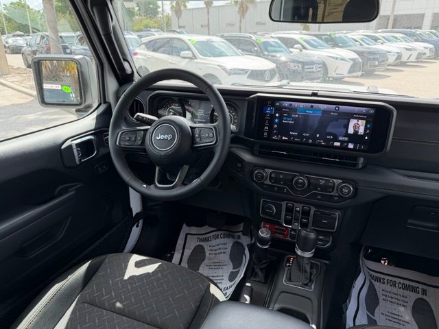 Used 2025 Jeep Gladiator - photo 35