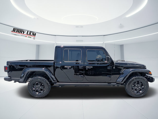 Used 2023 Jeep Gladiator - photo 2