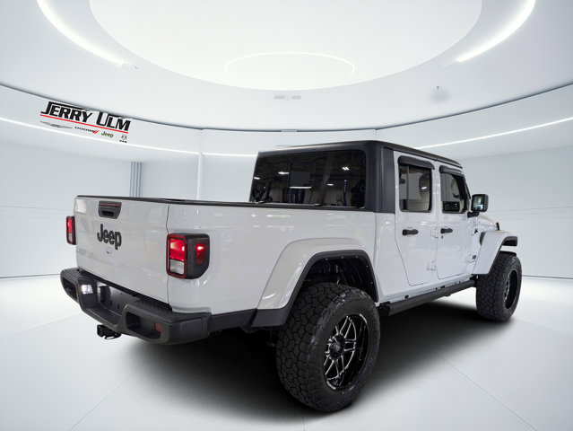 Used 2022 Jeep Gladiator - photo 2