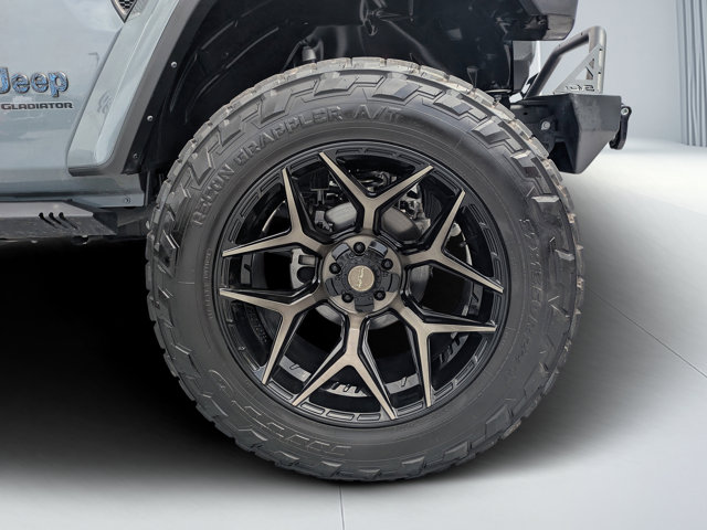 Used 2024 Jeep Gladiator - photo 12