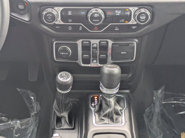 Used 2024 Jeep Gladiator - photo 21
