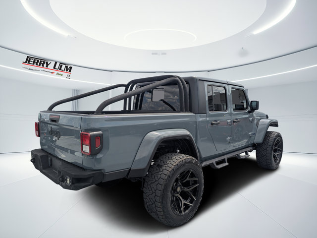 Used 2024 Jeep Gladiator - photo 2