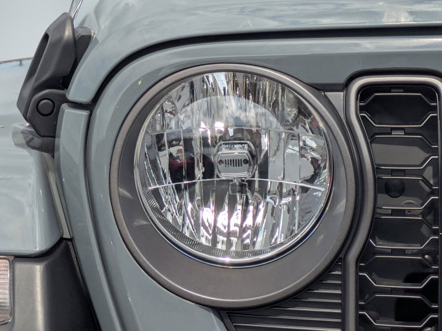 Used 2024 Jeep Gladiator - photo 11