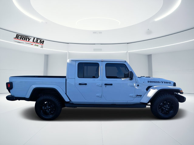 Used 2025 Jeep Gladiator - photo 2