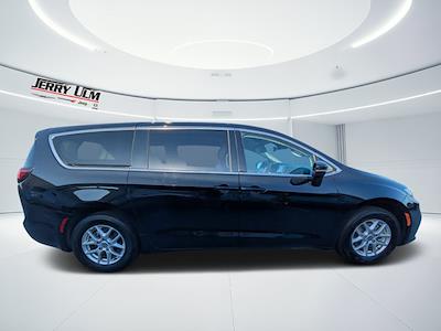 Used 2024 Chrysler Pacifica - photo 1