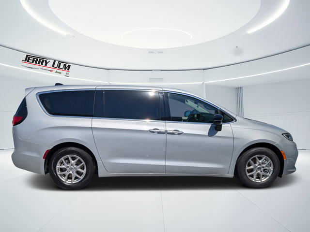 Used 2024 Chrysler Pacifica - photo 16