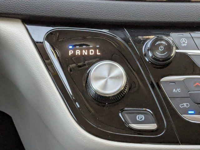 Used 2024 Chrysler Pacifica - photo 5