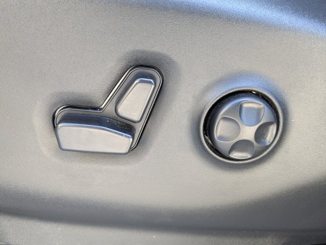Used 2024 Chrysler Pacifica - photo 6