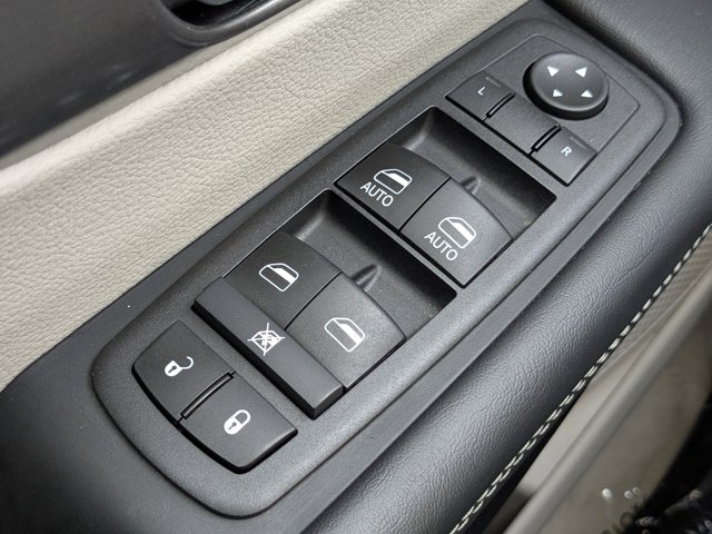 Used 2024 Chrysler Pacifica - photo 9
