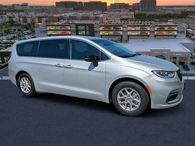 Used 2024 Chrysler Pacifica - photo 1
