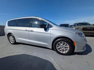 Used 2024 Chrysler Pacifica - photo 1