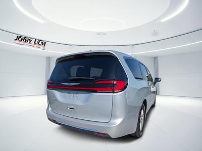 Used 2024 Chrysler Pacifica - photo 1