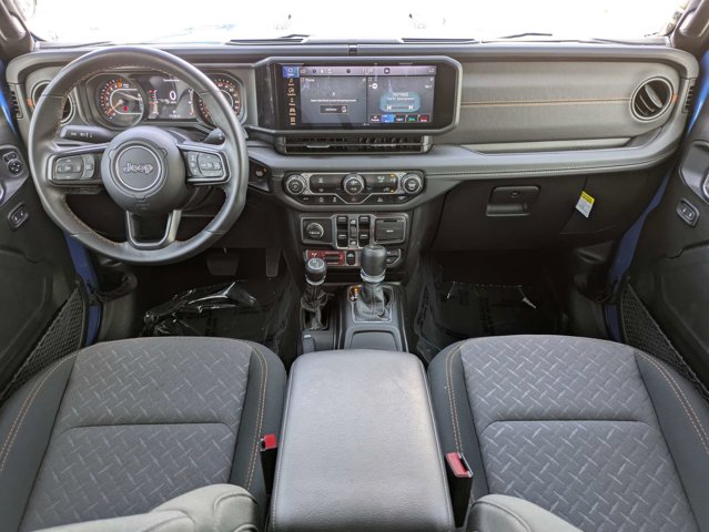 Used 2025 Jeep Gladiator - photo 17