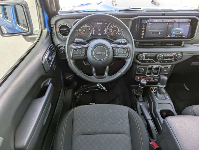 Used 2025 Jeep Gladiator - photo 18