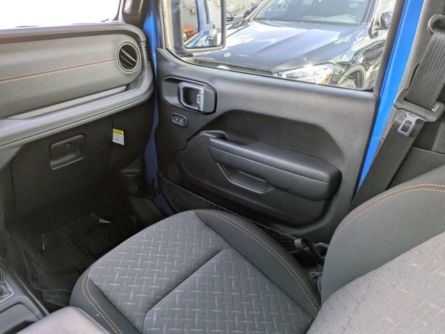 Used 2025 Jeep Gladiator - photo 19