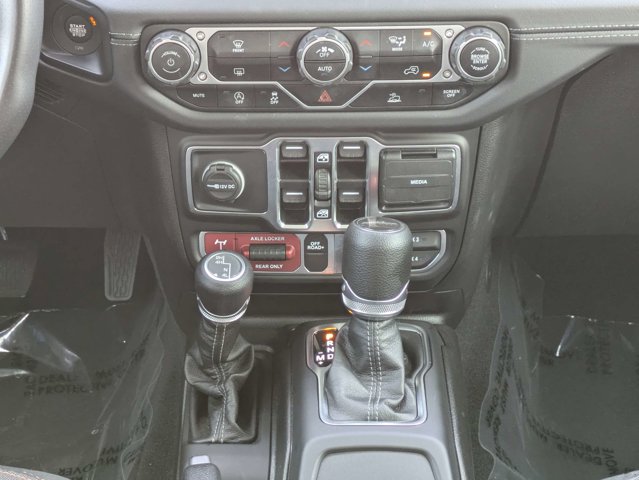 Used 2025 Jeep Gladiator - photo 21