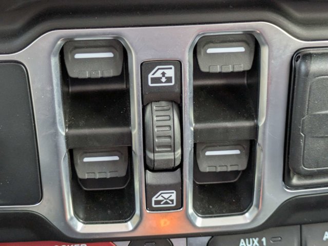 Used 2025 Jeep Gladiator - photo 25