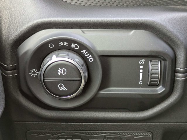 Used 2025 Jeep Gladiator - photo 27