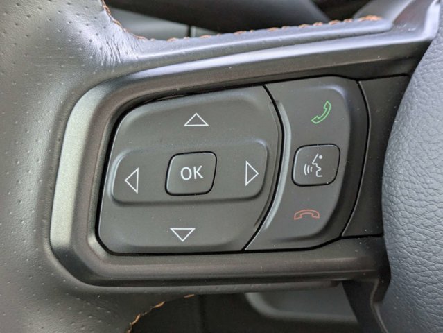 Used 2025 Jeep Gladiator - photo 28