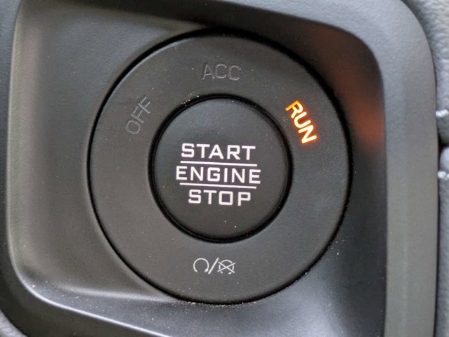Used 2025 Jeep Gladiator - photo 32