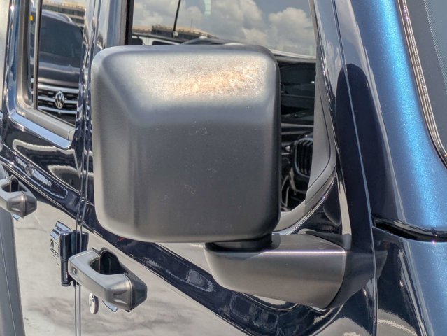 Used 2025 Jeep Gladiator - photo 13