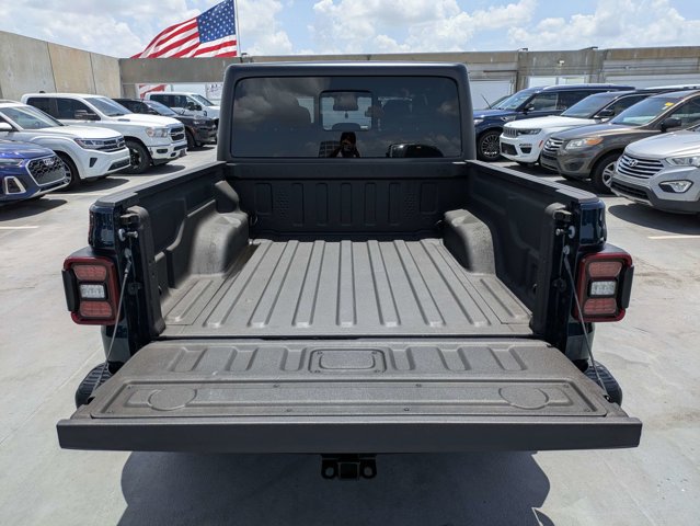 Used 2025 Jeep Gladiator - photo 14