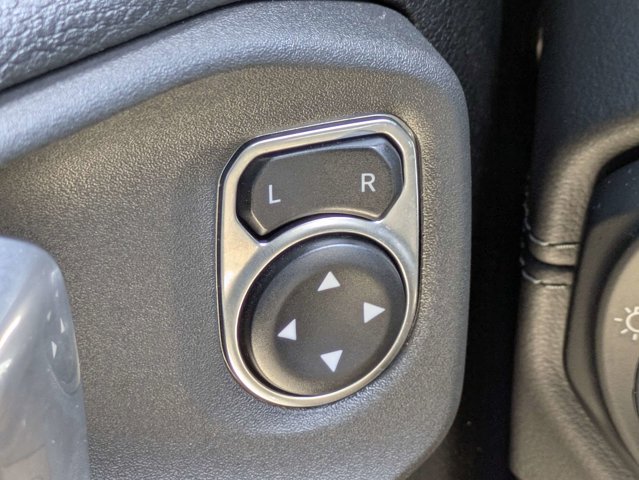 Used 2025 Jeep Gladiator - photo 26