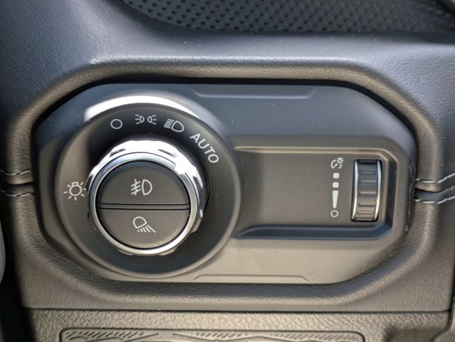 Used 2025 Jeep Gladiator - photo 27