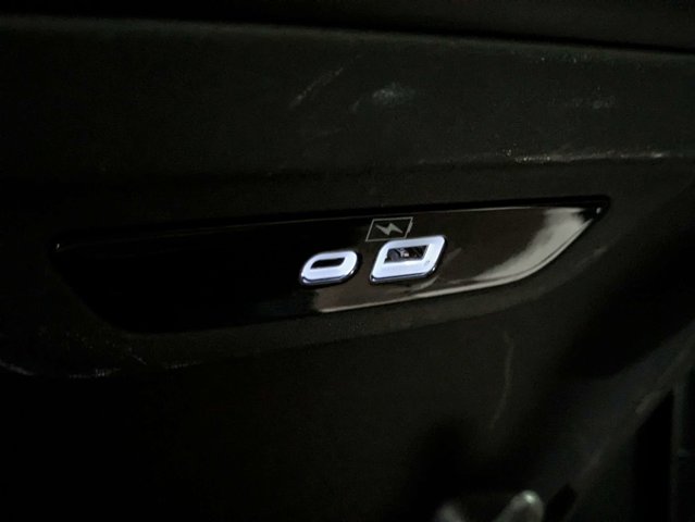 Used 2023 Chrysler Pacifica - photo 18