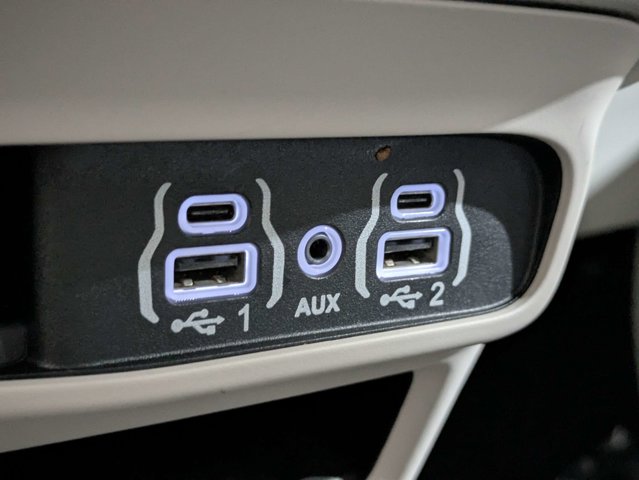 Used 2023 Chrysler Pacifica - photo 26