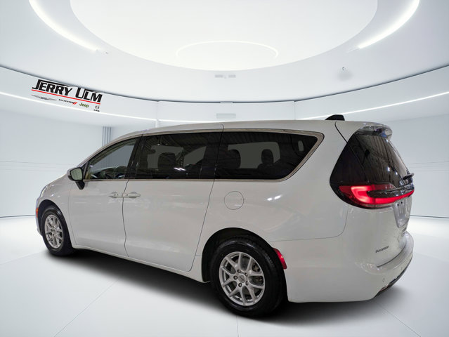 Used 2023 Chrysler Pacifica - photo 7