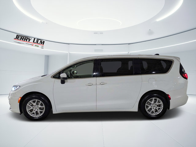 Used 2023 Chrysler Pacifica - photo 8