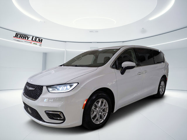 Used 2023 Chrysler Pacifica - photo 9