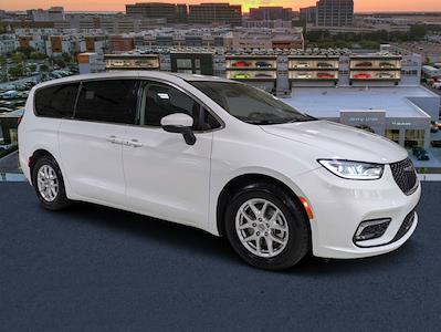 Used 2023 Chrysler Pacifica - photo 1