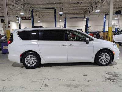Used 2023 Chrysler Pacifica - photo 2