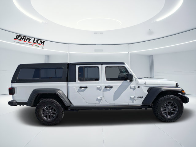 Used 2025 Jeep Gladiator - photo 2