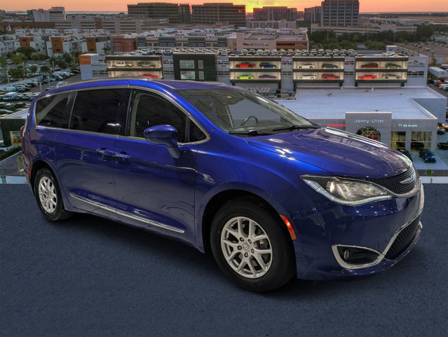 Used 2020 Chrysler Pacifica - photo 1