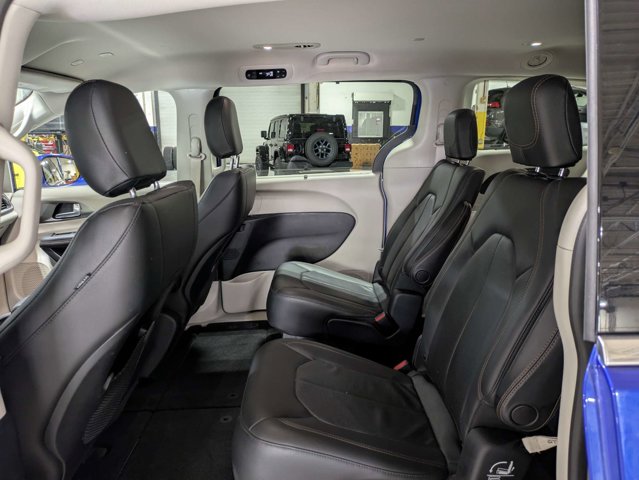 Used 2020 Chrysler Pacifica - photo 16