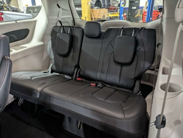 Used 2020 Chrysler Pacifica - photo 17